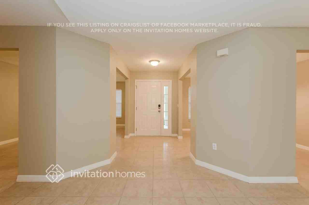 7685 Canterbury Cir - Photo 2 of 20