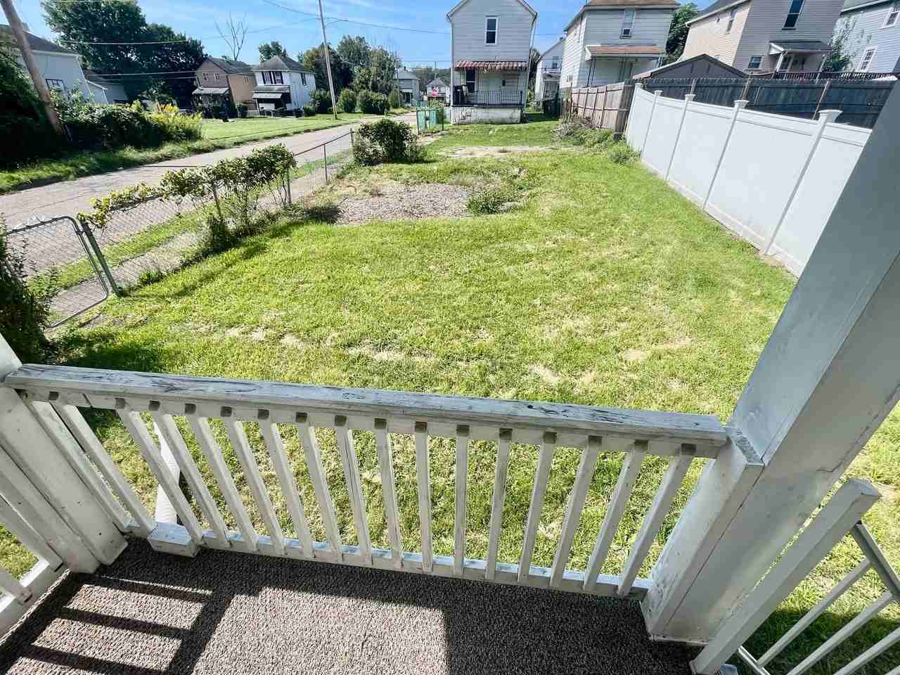 301 Wykes St - Photo 4 of 18