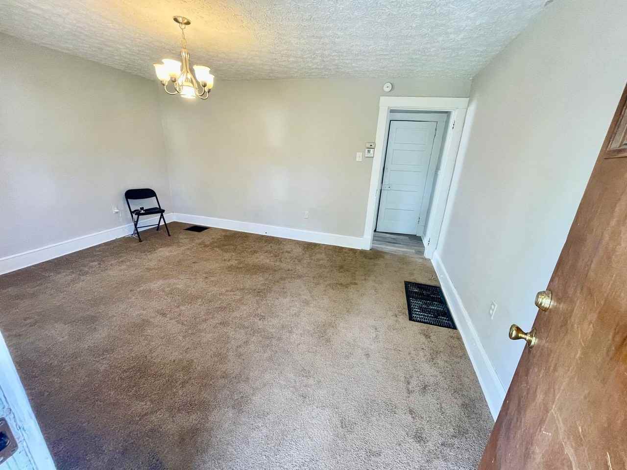 301 Wykes St - Photo 5 of 18