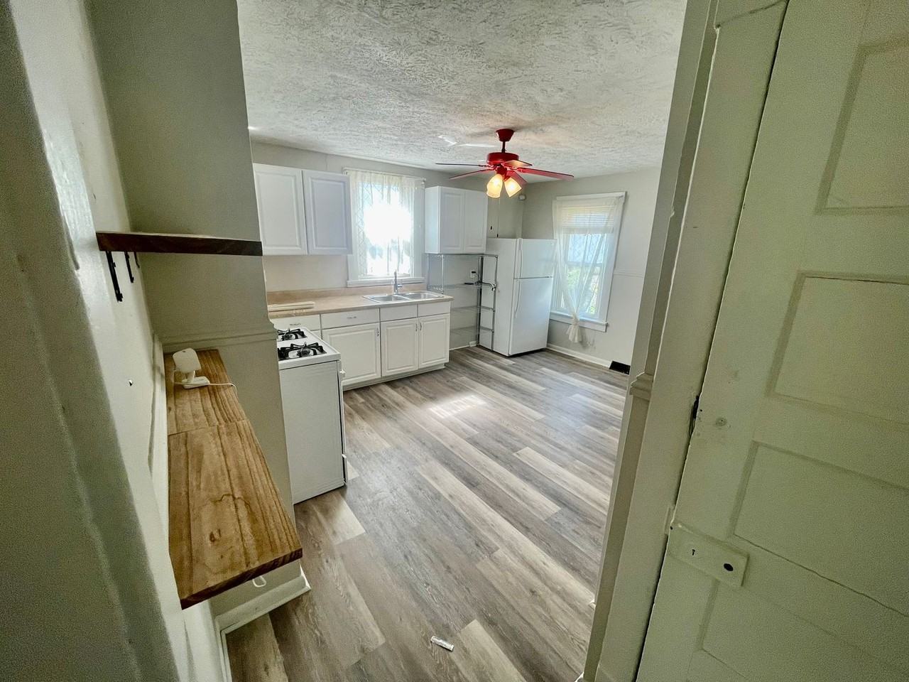 301 Wykes St - Photo 7 of 18