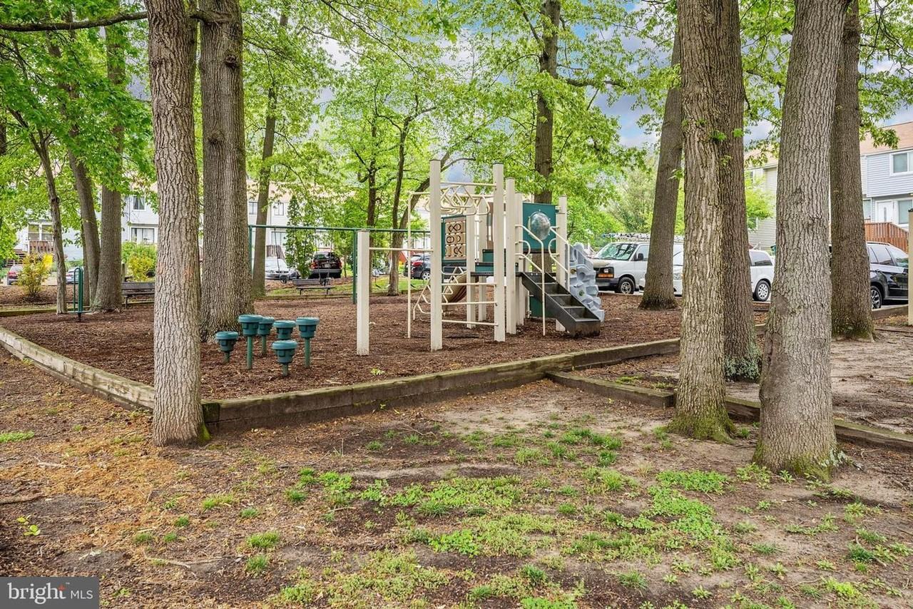 2219 Fendall Ct - Photo 3 of 9