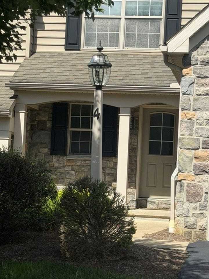 4 Southbrook Dr - Photo 3 of 16