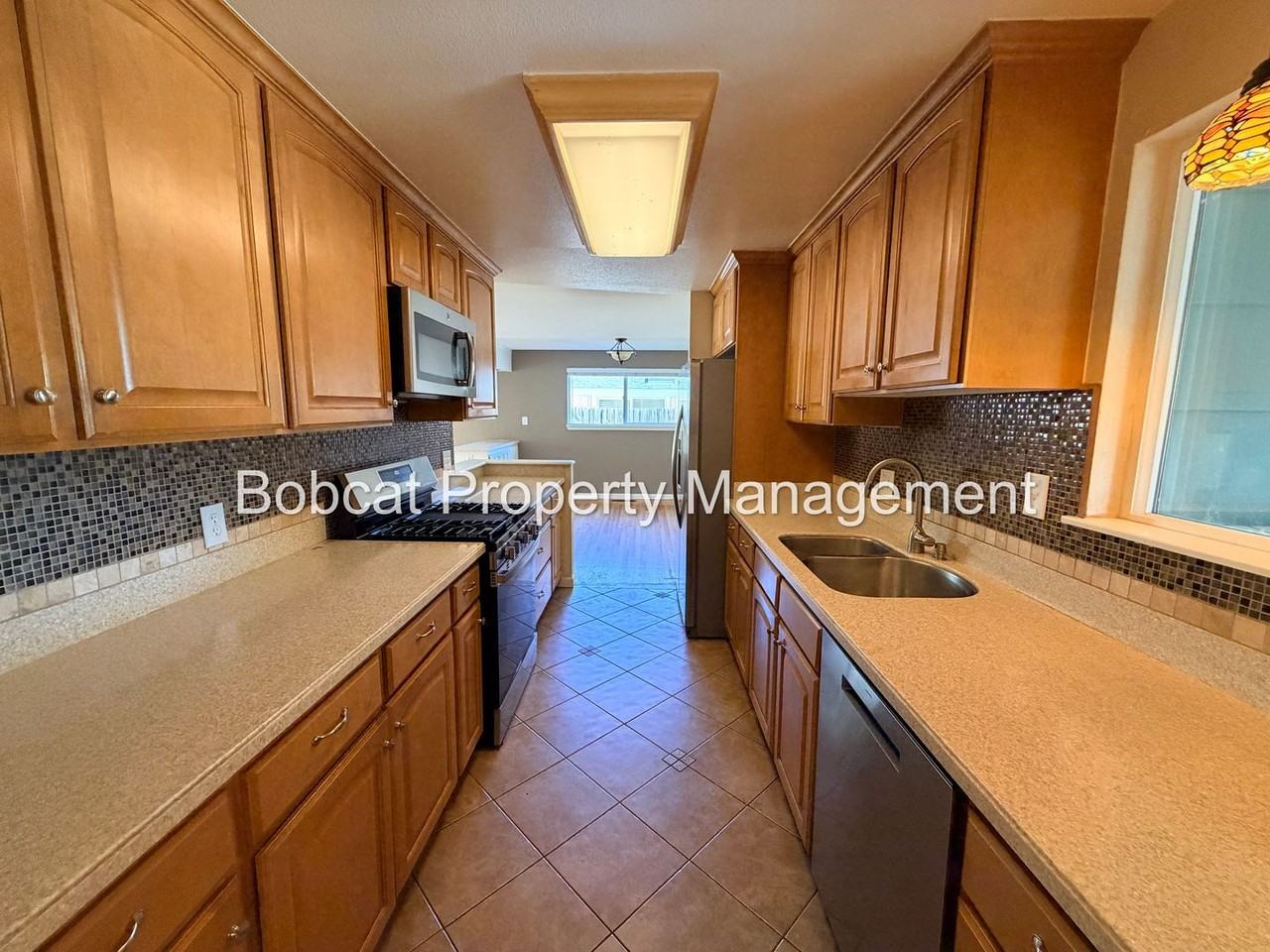 700 Adaline St - Photo 5 of 38