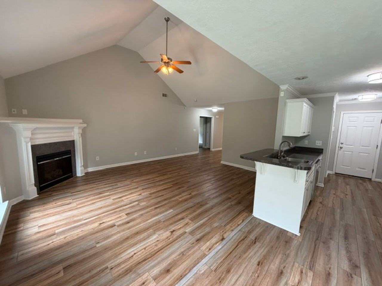 514 Lory Ln - Photo 4 of 16