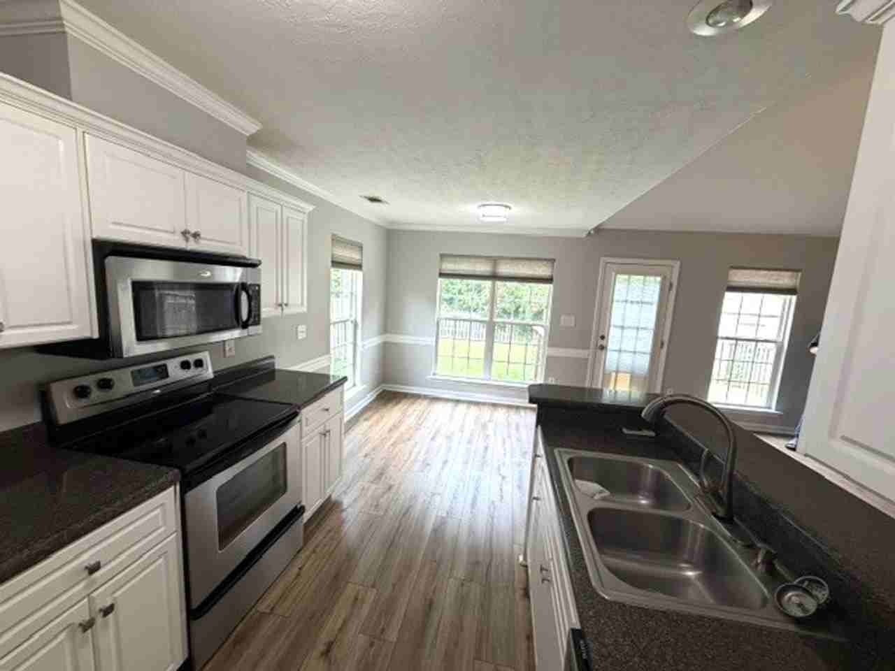 514 Lory Ln - Photo 5 of 16