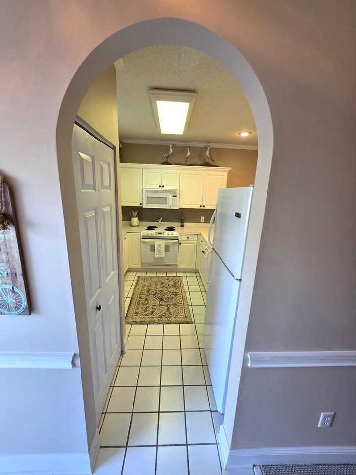 4231 Hibiscus Dr - Photo 3 of 22