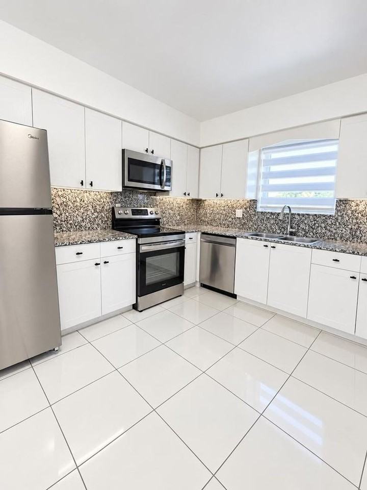 3617 Polk St - Photo 3 of 10