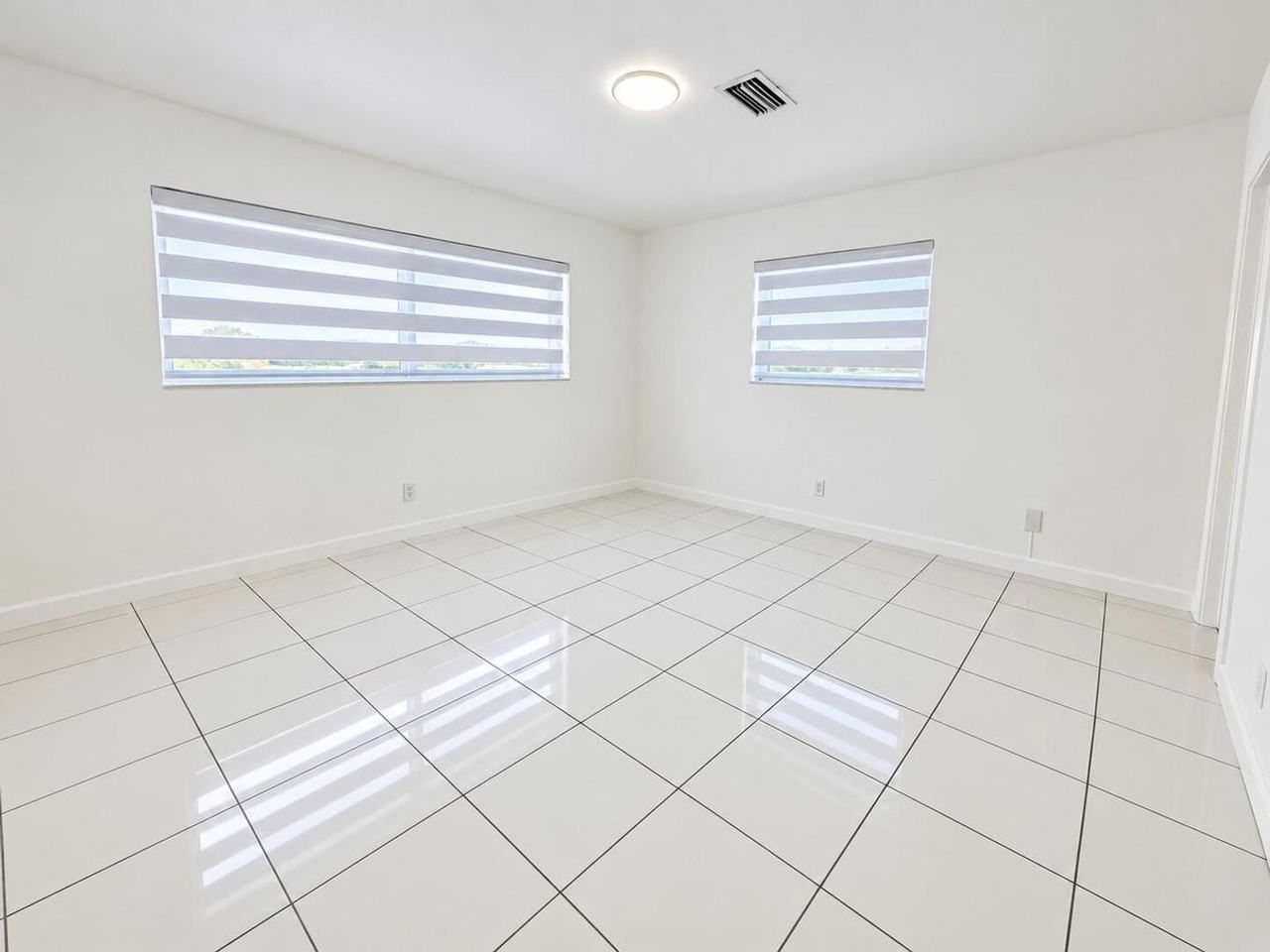 3617 Polk St - Photo 7 of 10