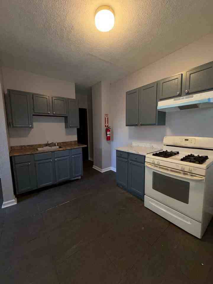 257 Highland Ave - Photo 6 of 27
