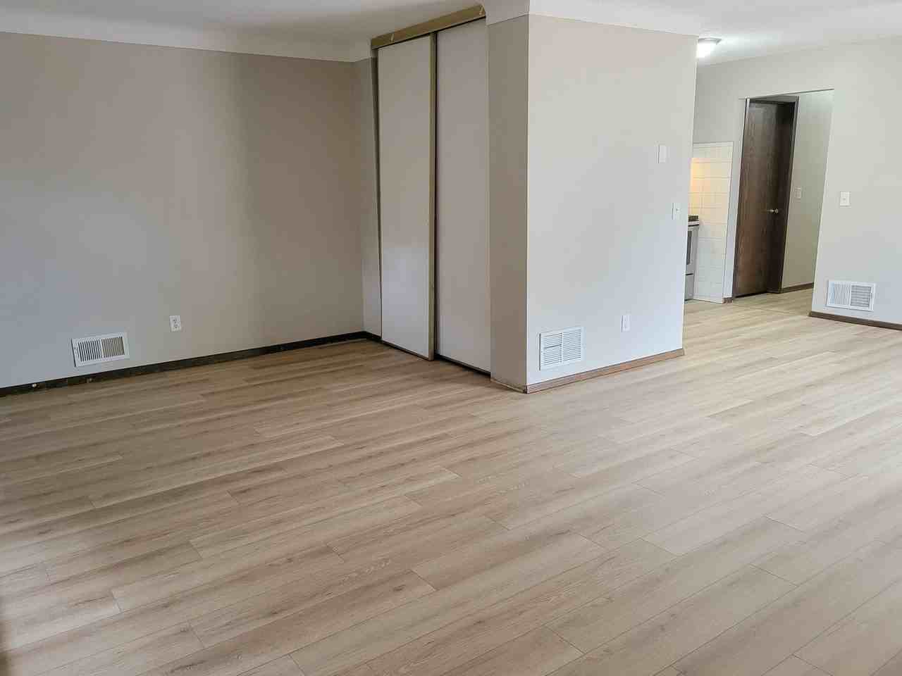 735 3rd St - Photo 4 of 40