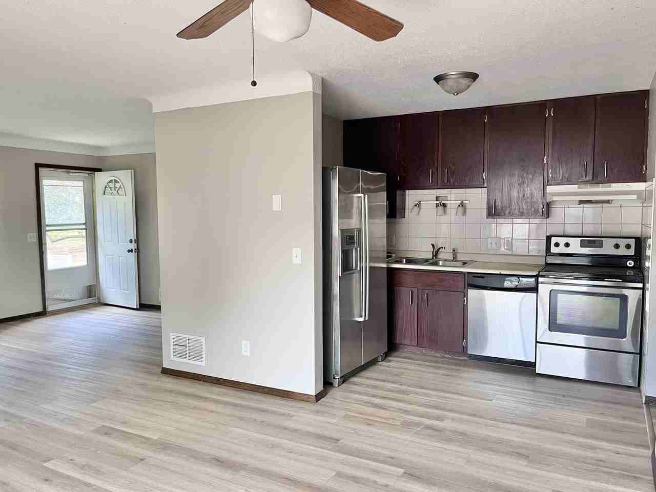 735 3rd St - Photo 7 of 40