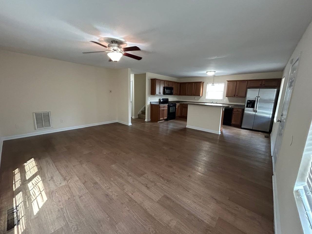310 Northside Dr - Photo 3 of 17