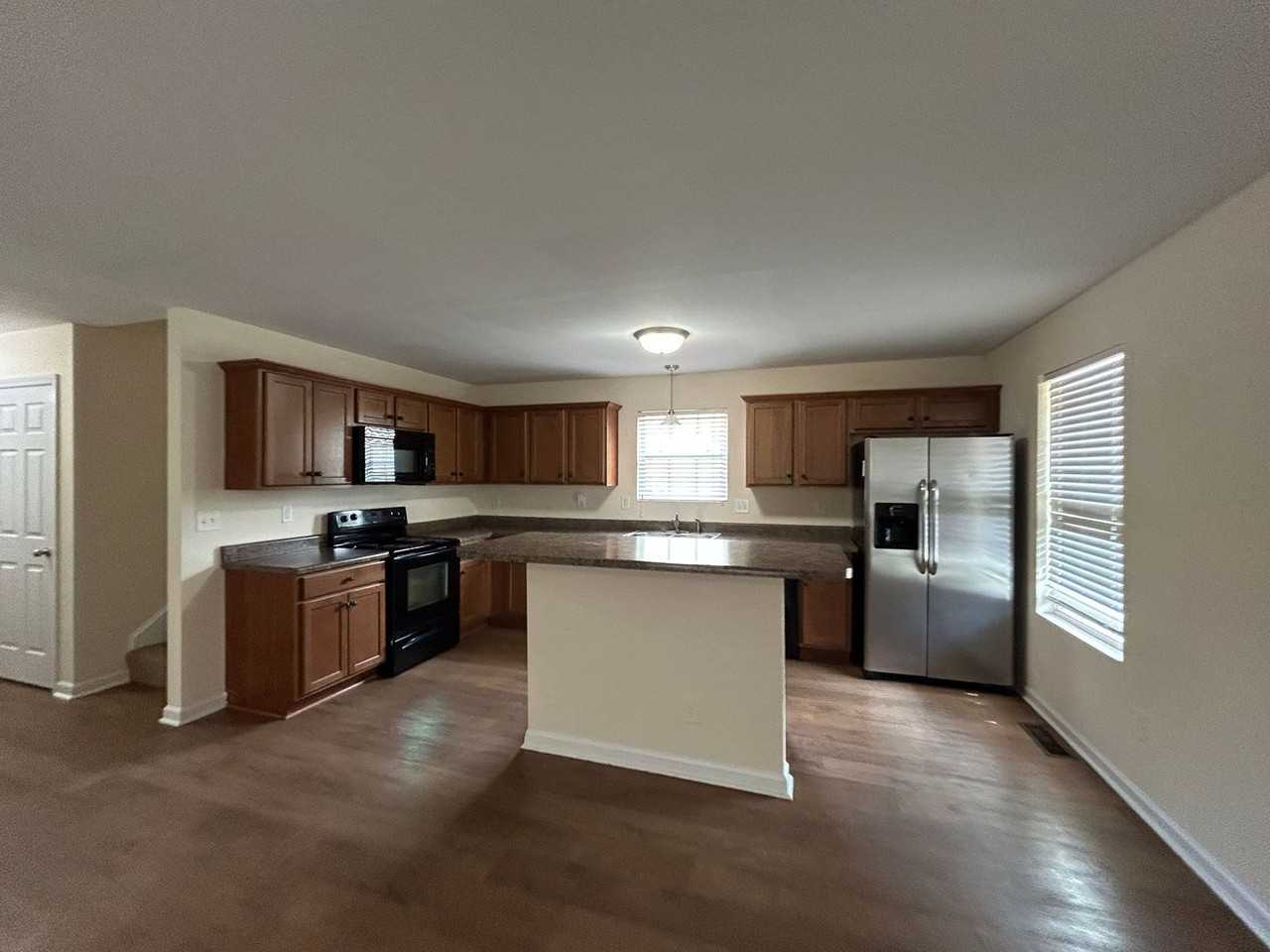 310 Northside Dr - Photo 4 of 17