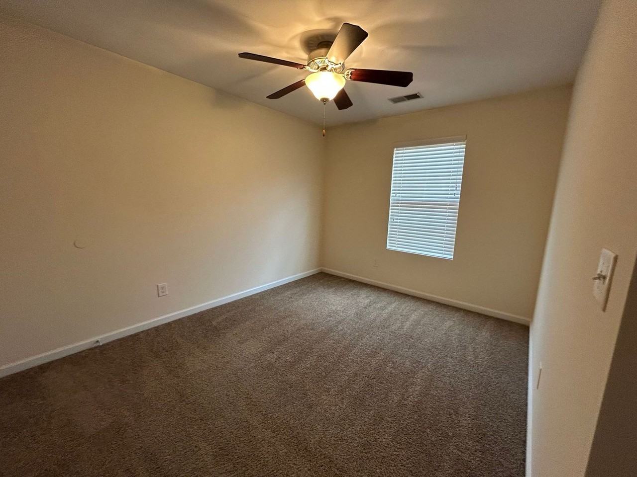 310 Northside Dr - Photo 5 of 17