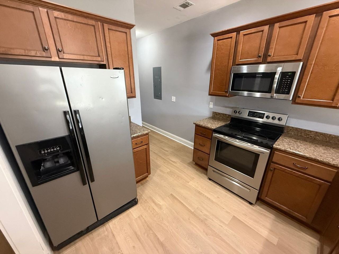 242 Madison Hts - Photo 4 of 19