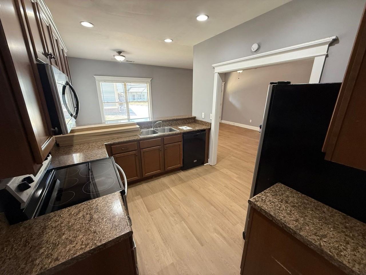 242 Madison Hts - Photo 5 of 19
