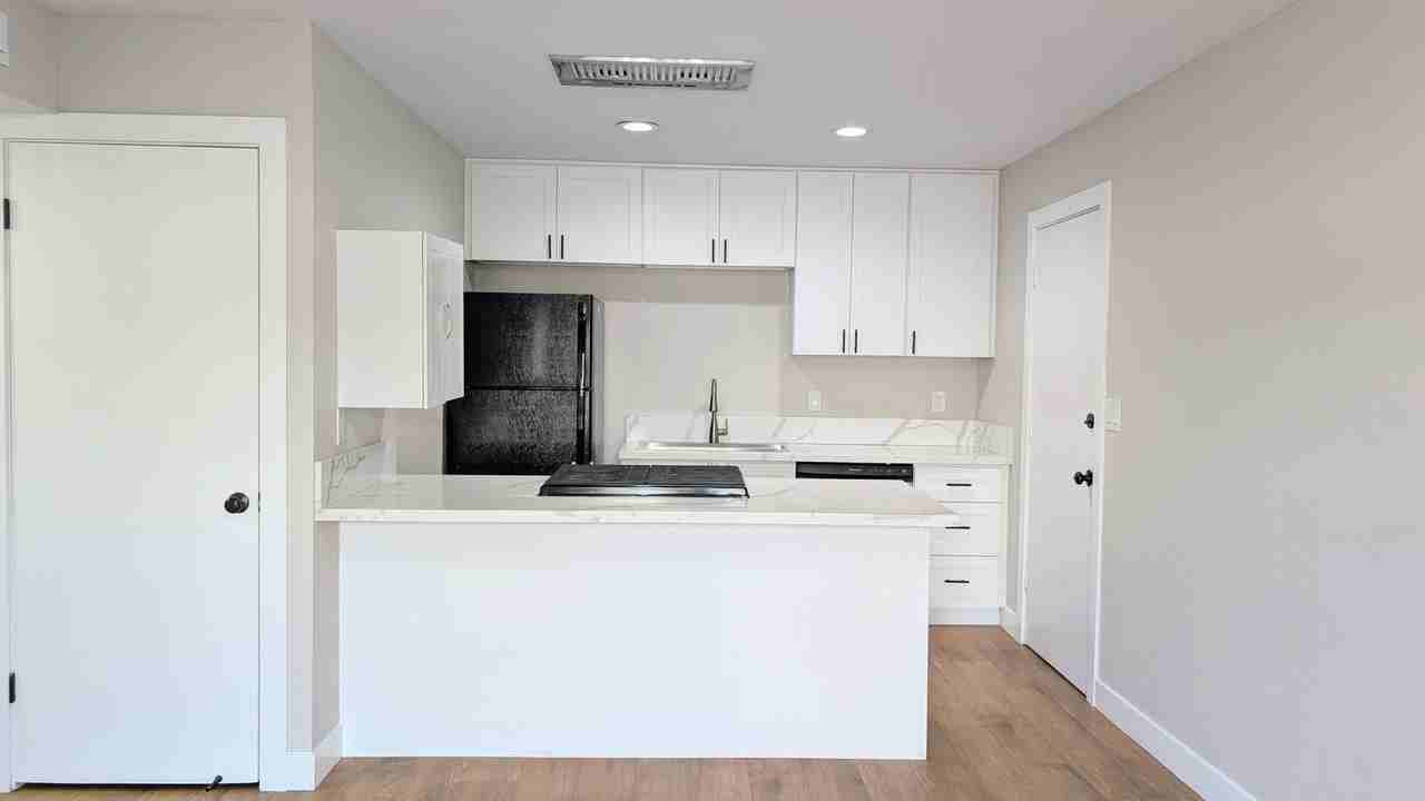 2742 Edison Ave - Photo 7 of 26