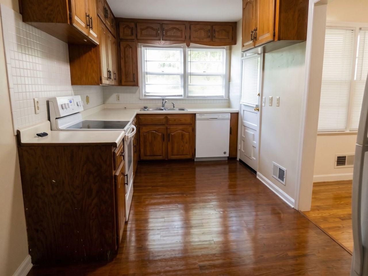 1912 S Fremont Ave - Photo 7 of 18