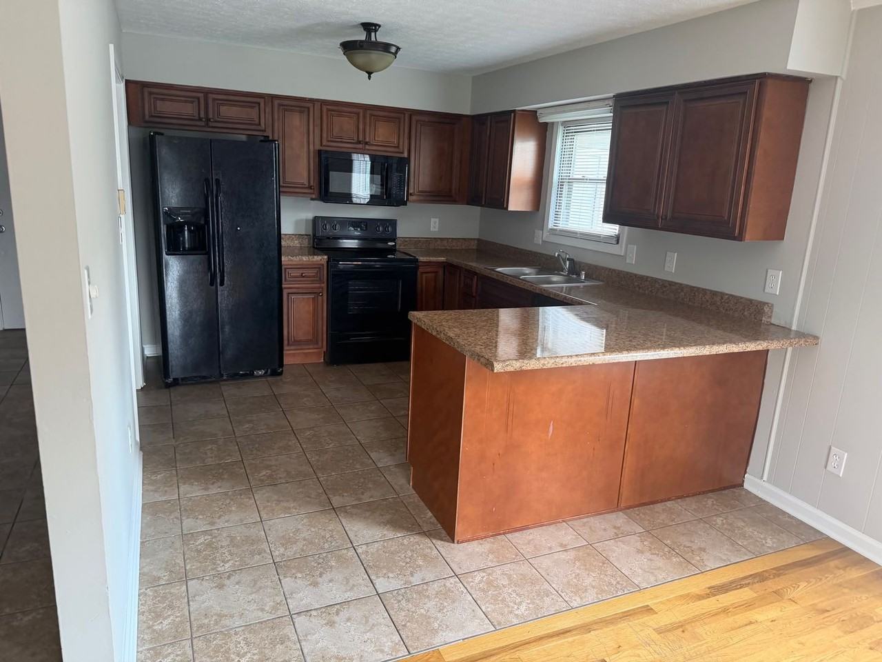 217 Scott Ln - Photo 4 of 12