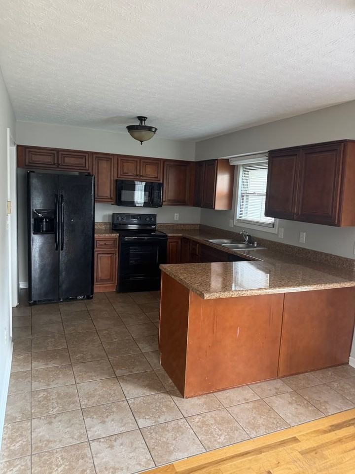 217 Scott Ln - Photo 5 of 12