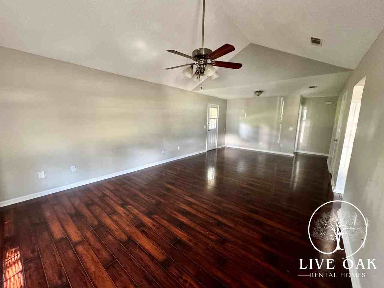 220 Ne Jamey Ln - Photo 3 of 16