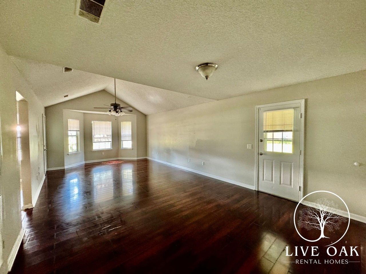 220 Ne Jamey Ln - Photo 4 of 16
