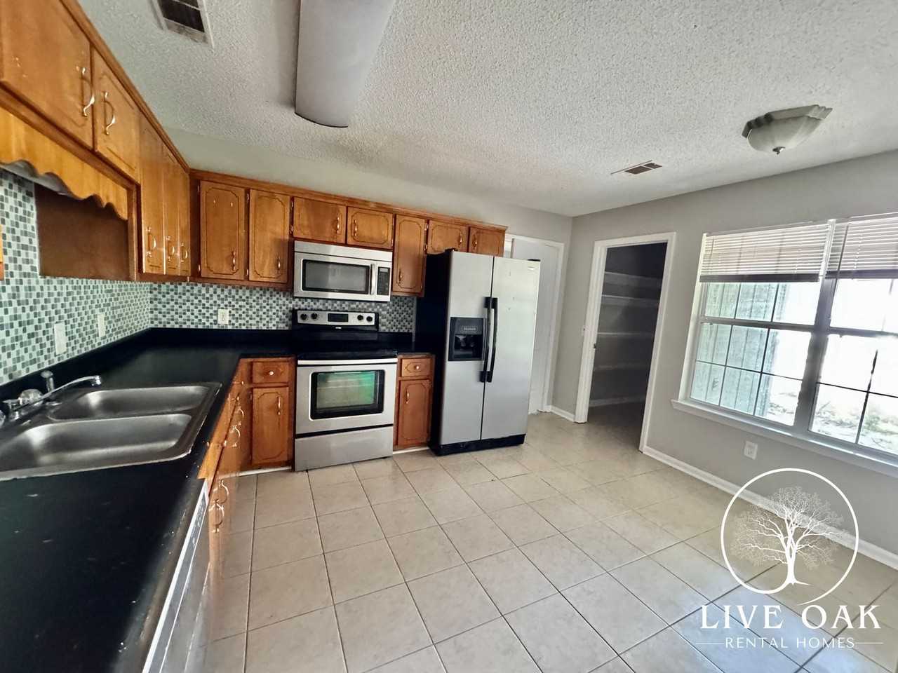 220 Ne Jamey Ln - Photo 6 of 16