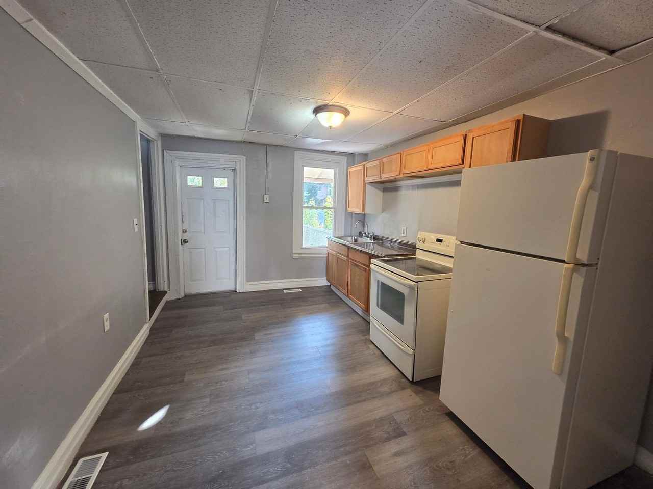 219 N Hall St - Photo 2 of 12