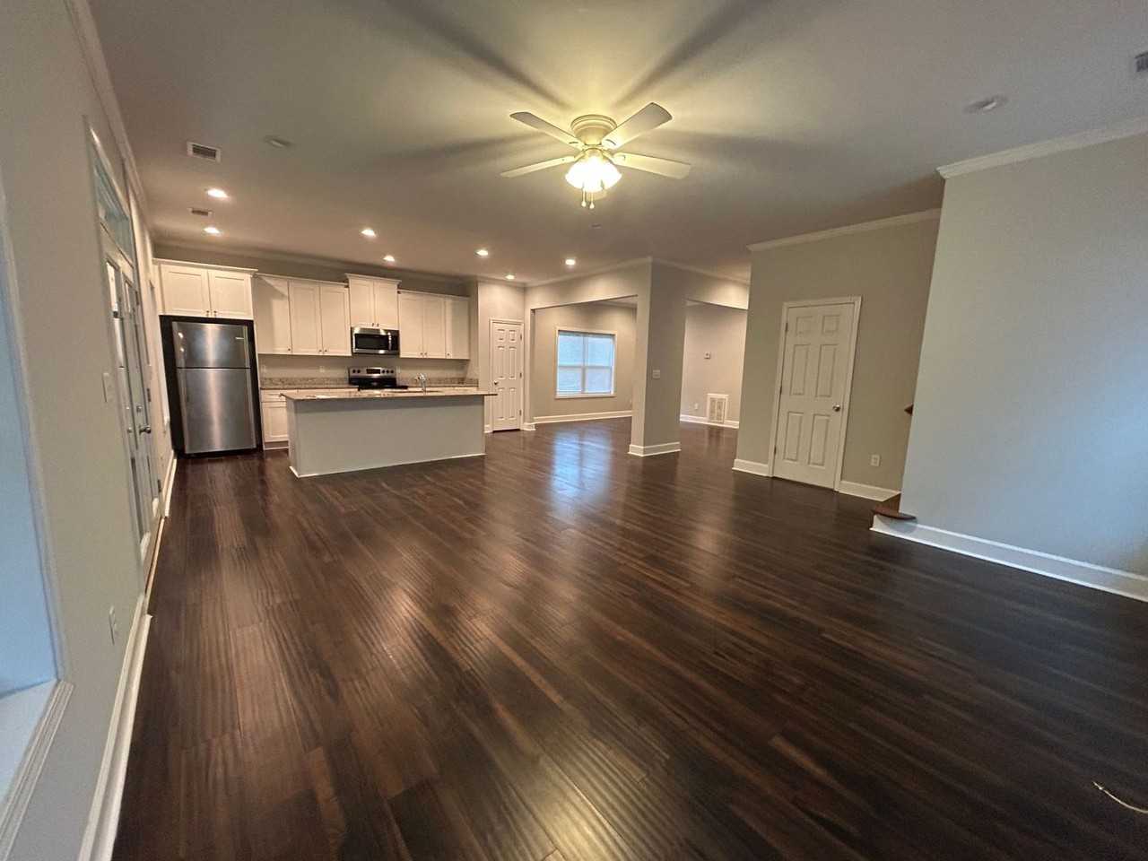 215 Northside Dr - Photo 3 of 17