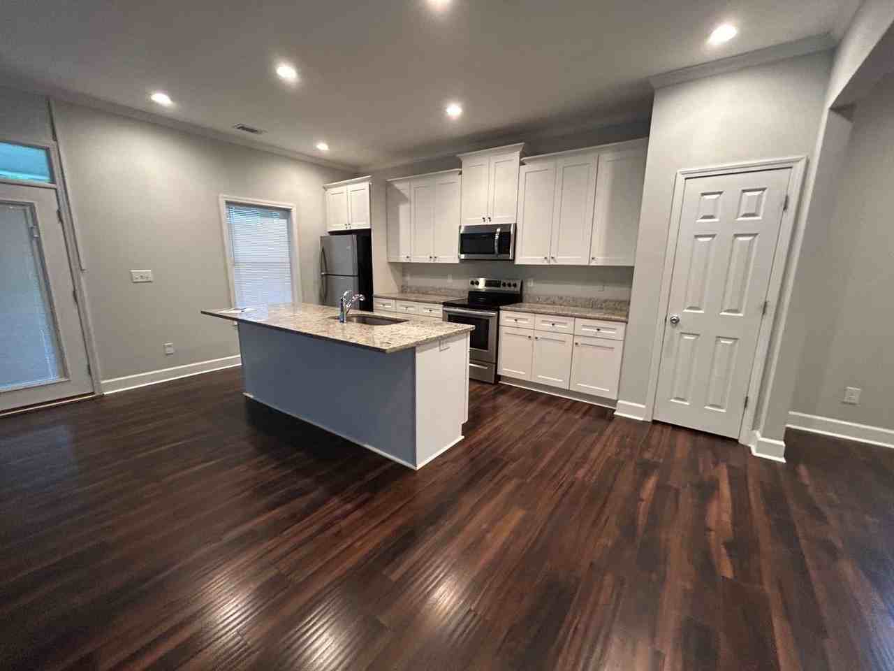 215 Northside Dr - Photo 4 of 17