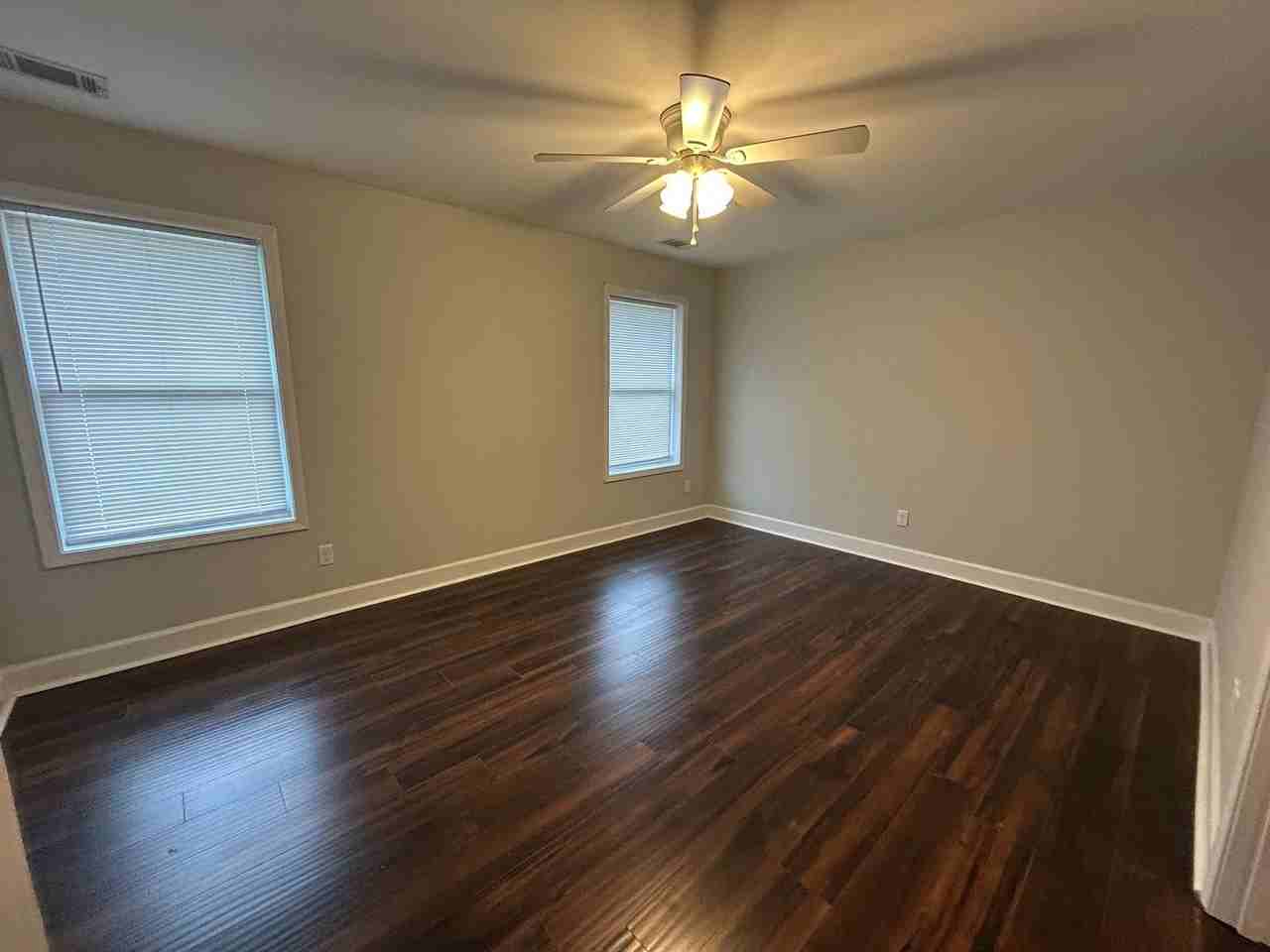 215 Northside Dr - Photo 5 of 17