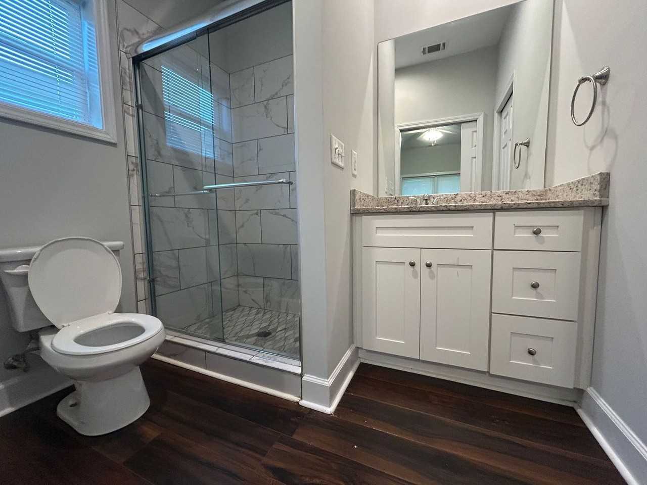 215 Northside Dr - Photo 6 of 17