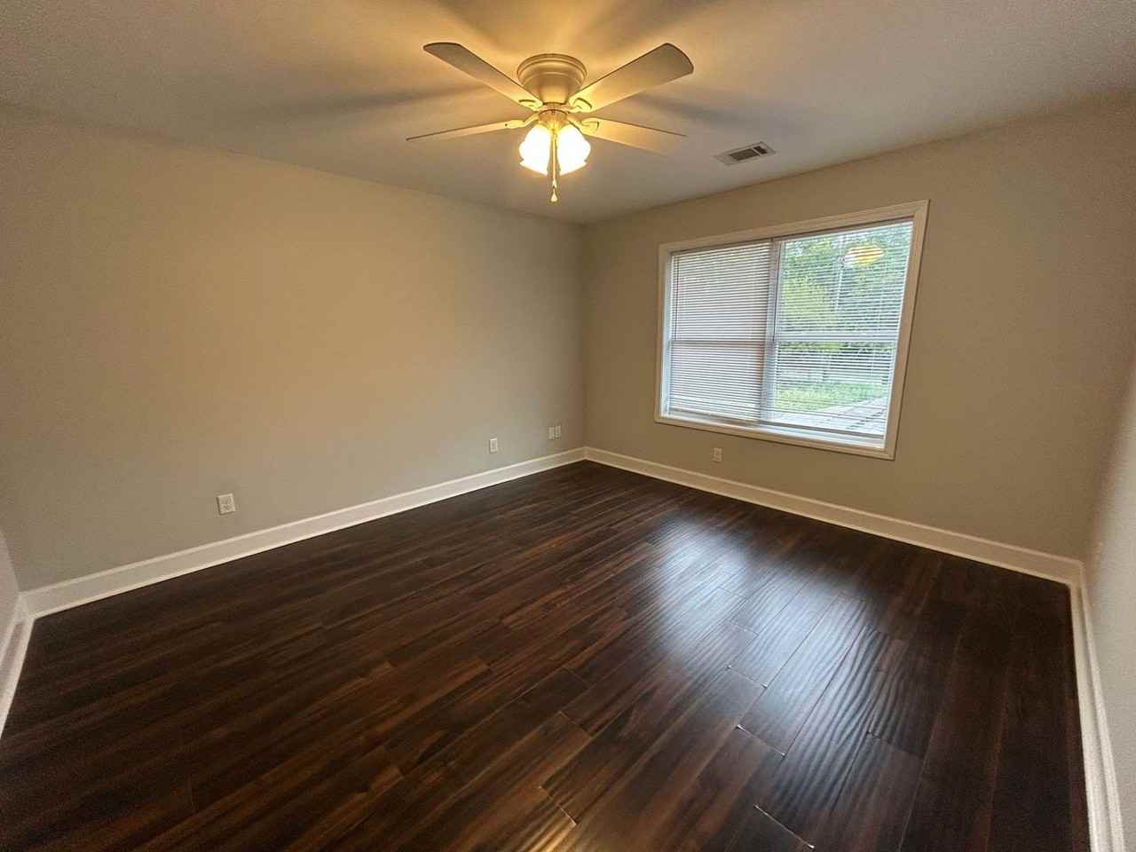 215 Northside Dr - Photo 7 of 17