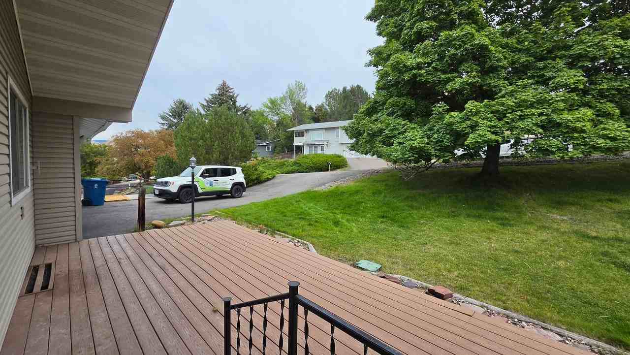 411 Westview Dr - Photo 2 of 45