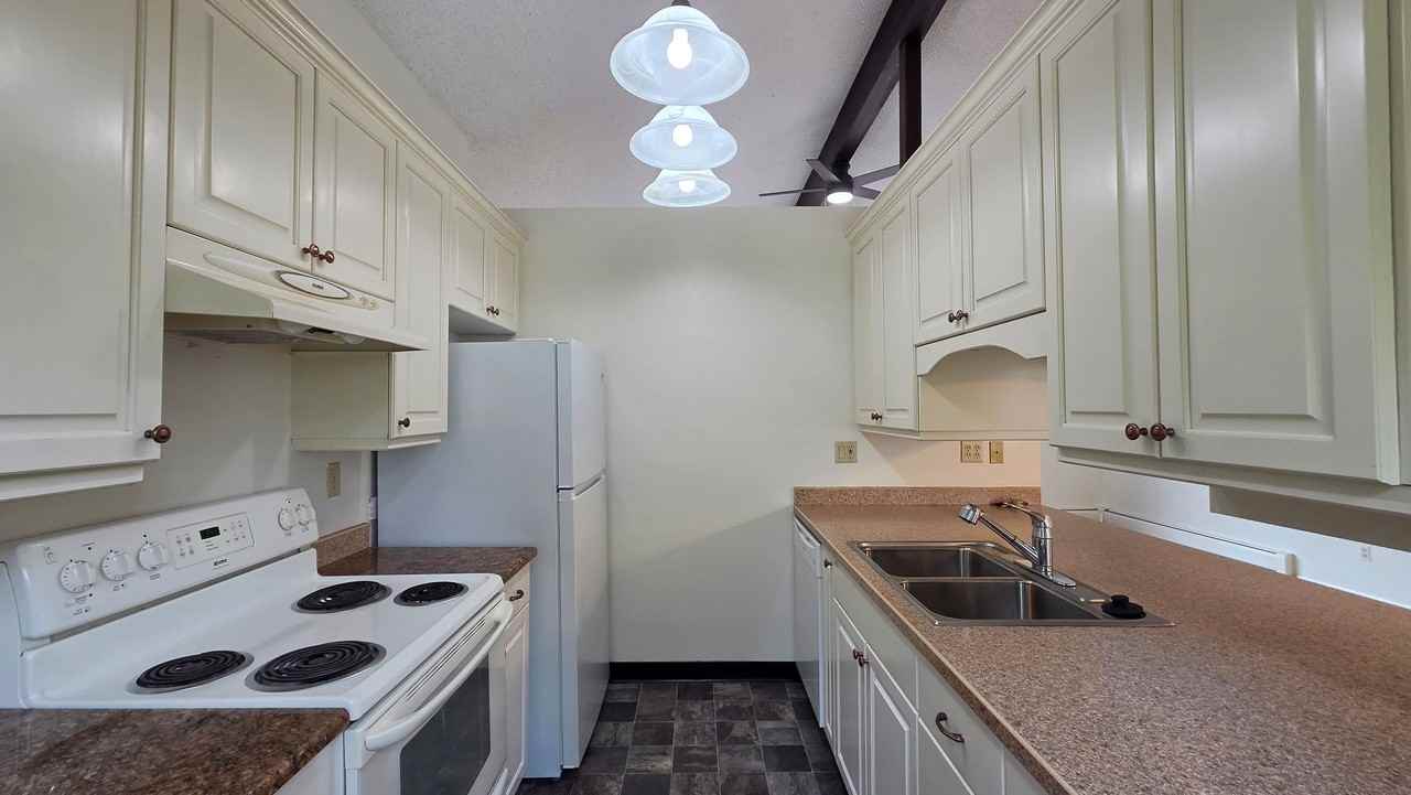 411 Westview Dr - Photo 4 of 45