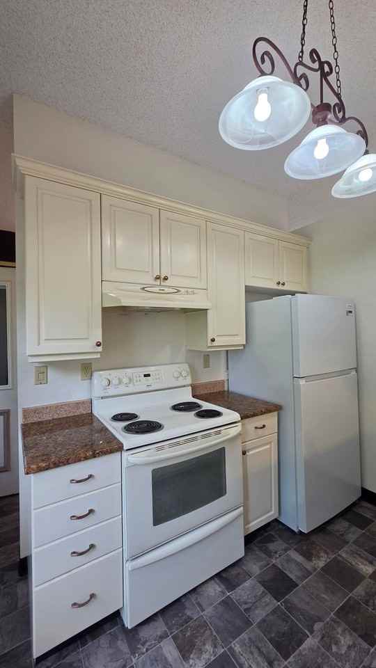 411 Westview Dr - Photo 5 of 45
