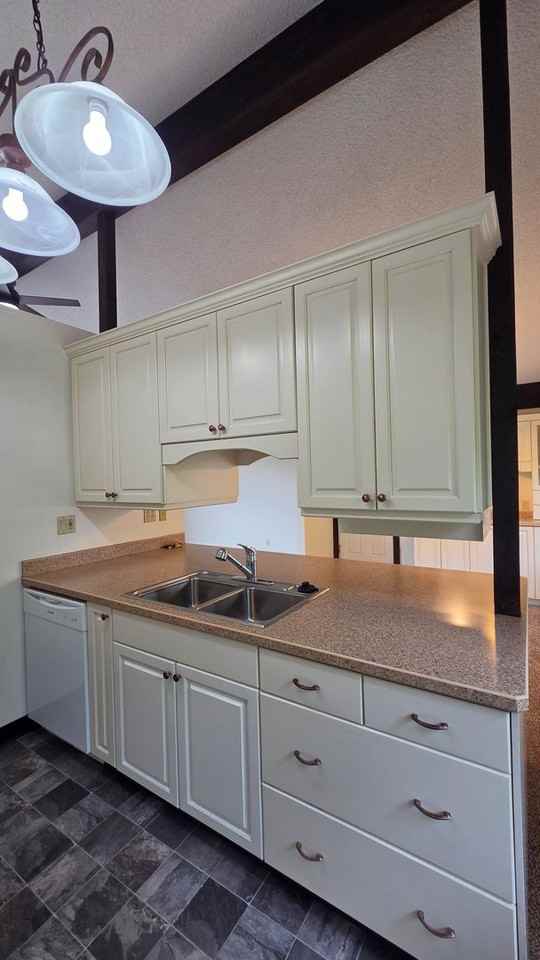 411 Westview Dr - Photo 6 of 45