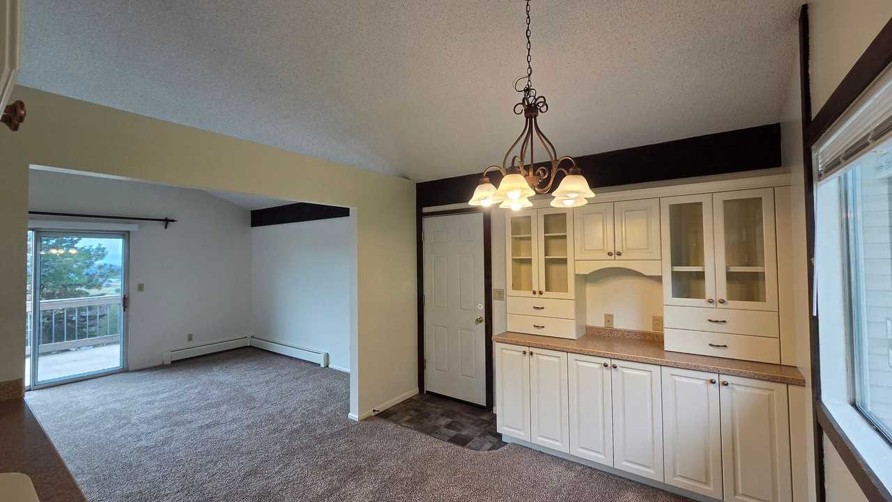 411 Westview Dr - Photo 7 of 45