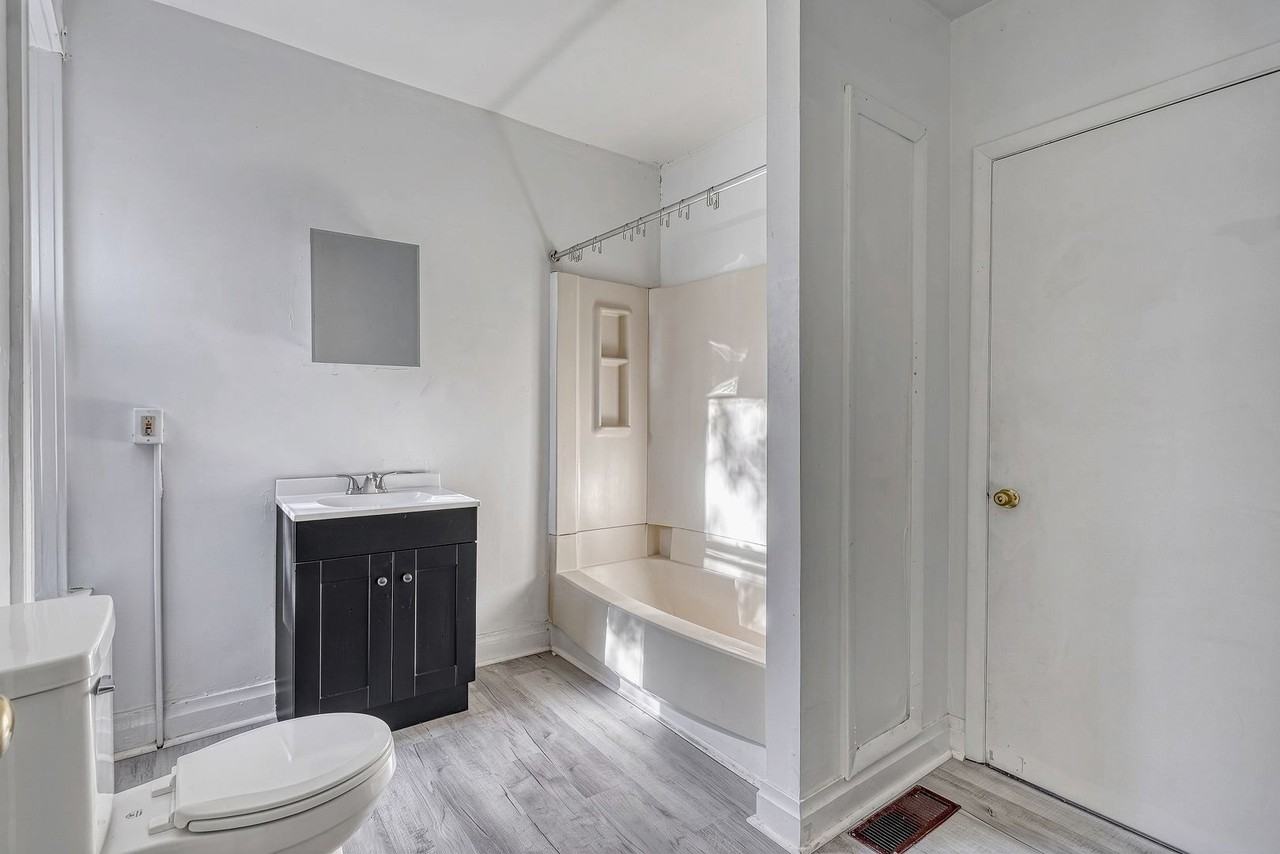 2120 Penn St - Photo 4 of 23