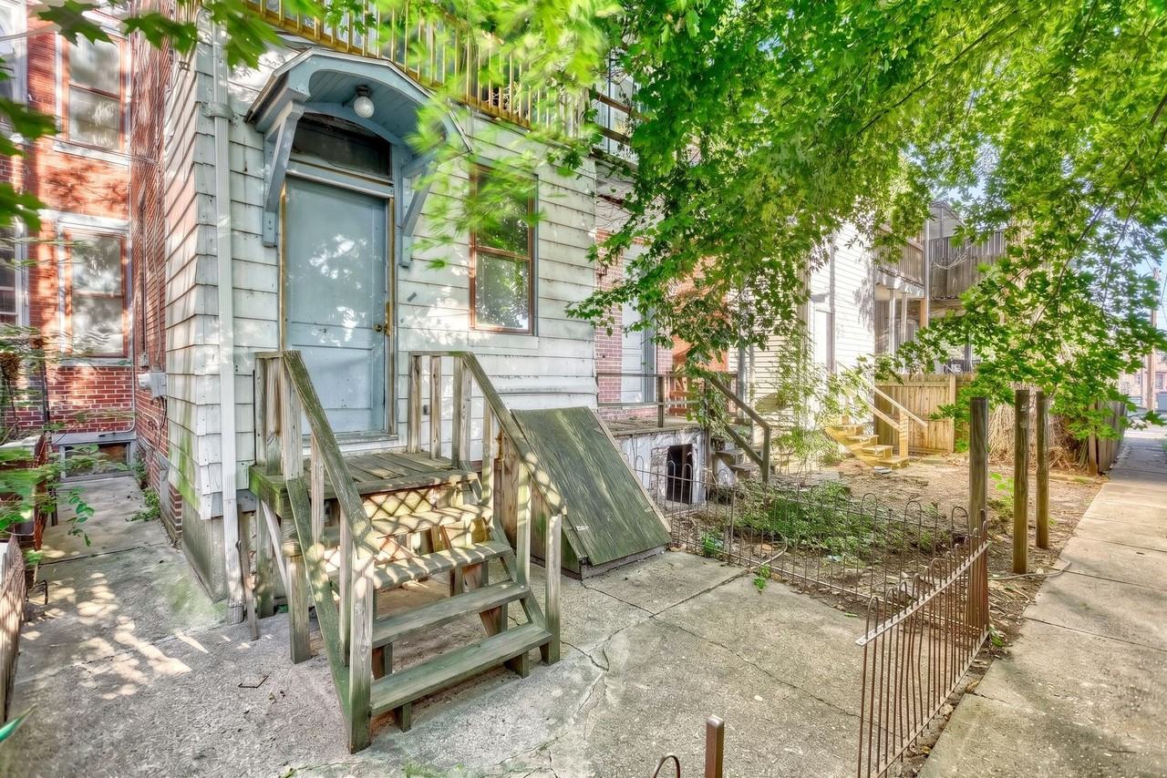 2120 Penn St - Photo 5 of 23