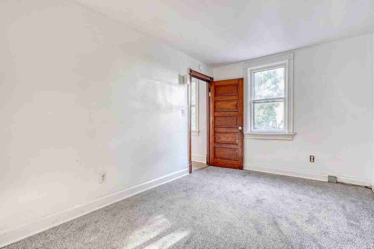 2120 Penn St - Photo 6 of 23