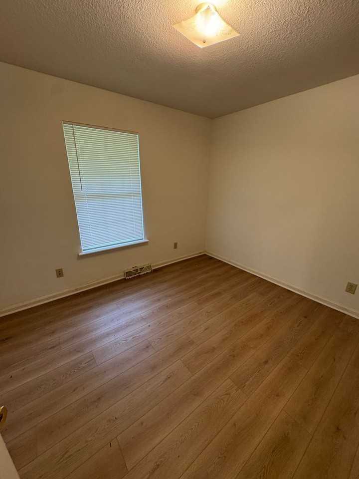 114 Oak St - Photo 7 of 8