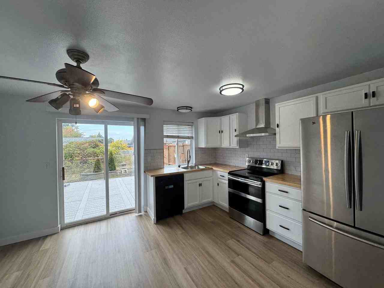 2009 E 38th St - Photo 6 of 23