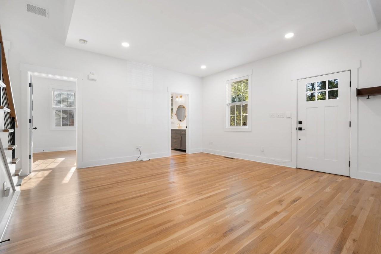 1205 Evergreen St - Photo 2 of 17
