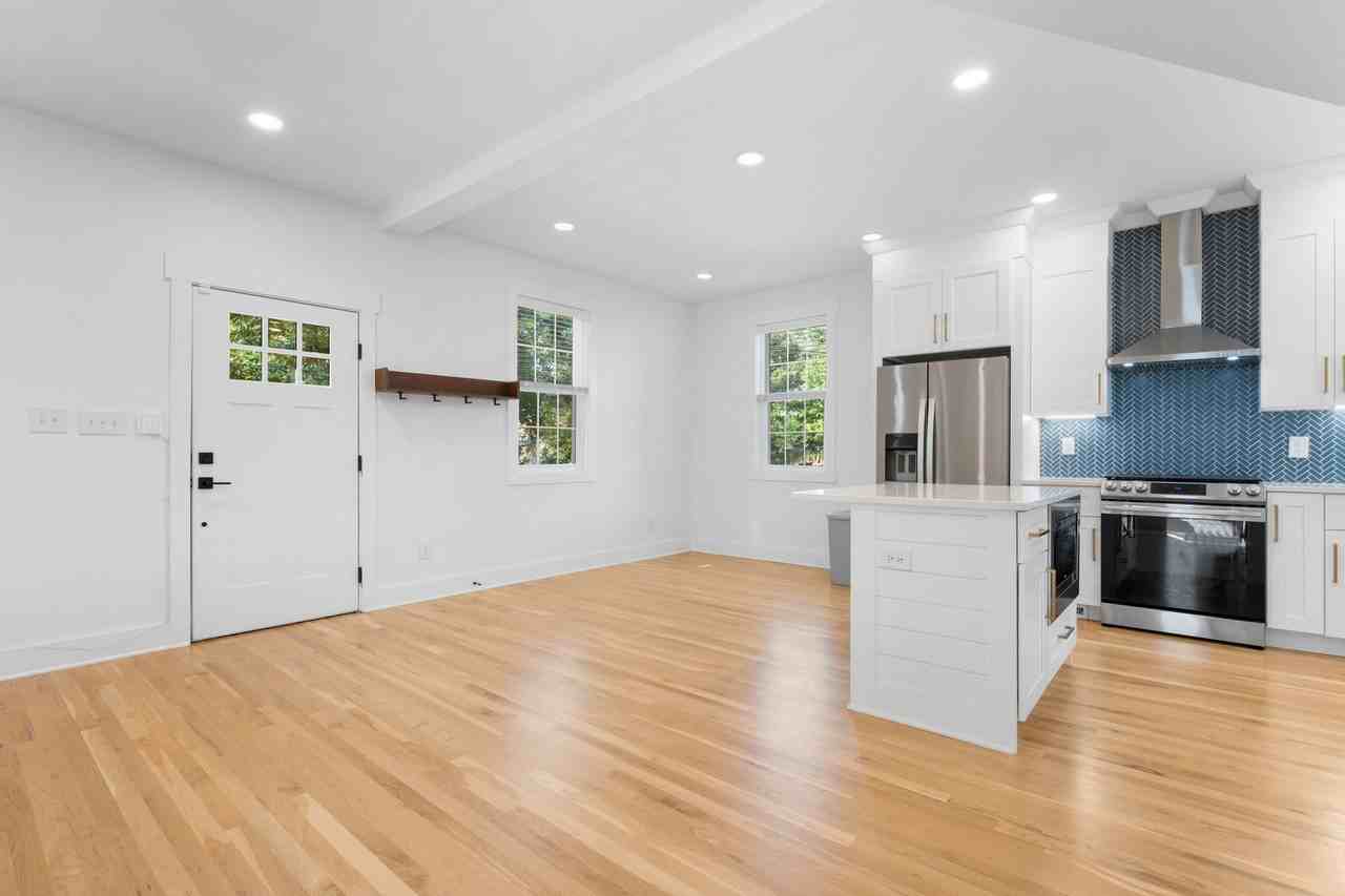 1205 Evergreen St - Photo 4 of 17
