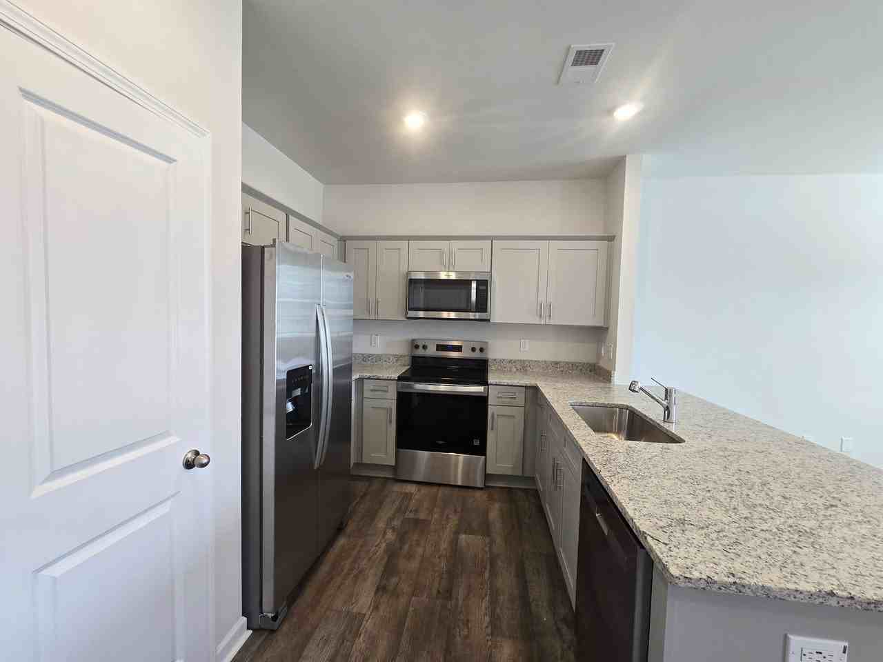 1202 Broholmer Ln - Photo 4 of 22