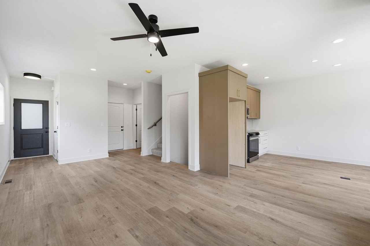 218 Nw Orchard St - Photo 6 of 38