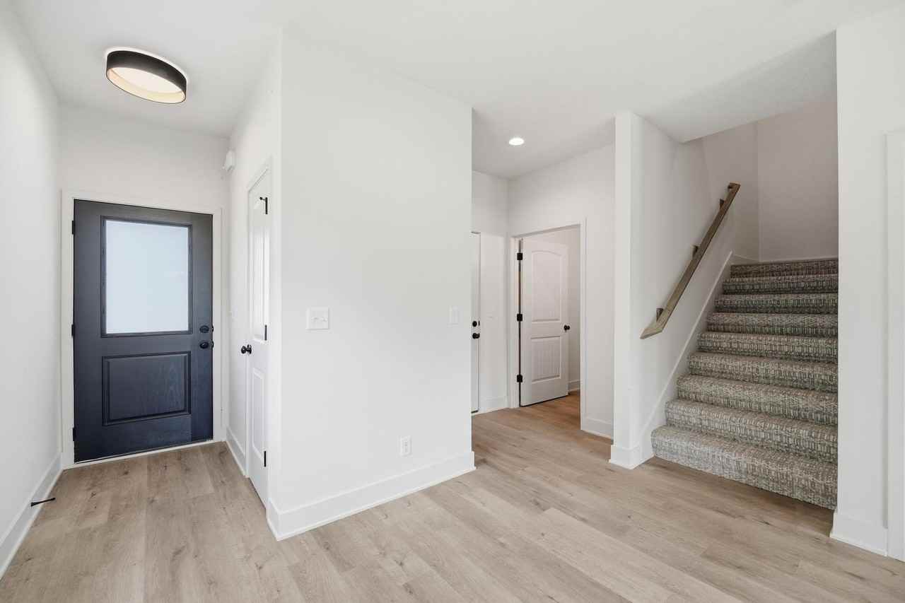 218 Nw Orchard St - Photo 7 of 38