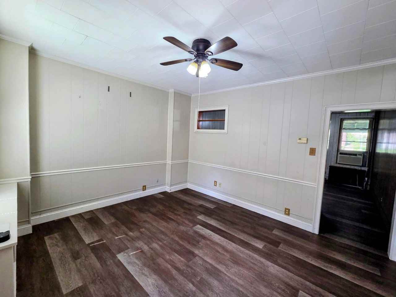 1005 Seneca St - Photo 2 of 24
