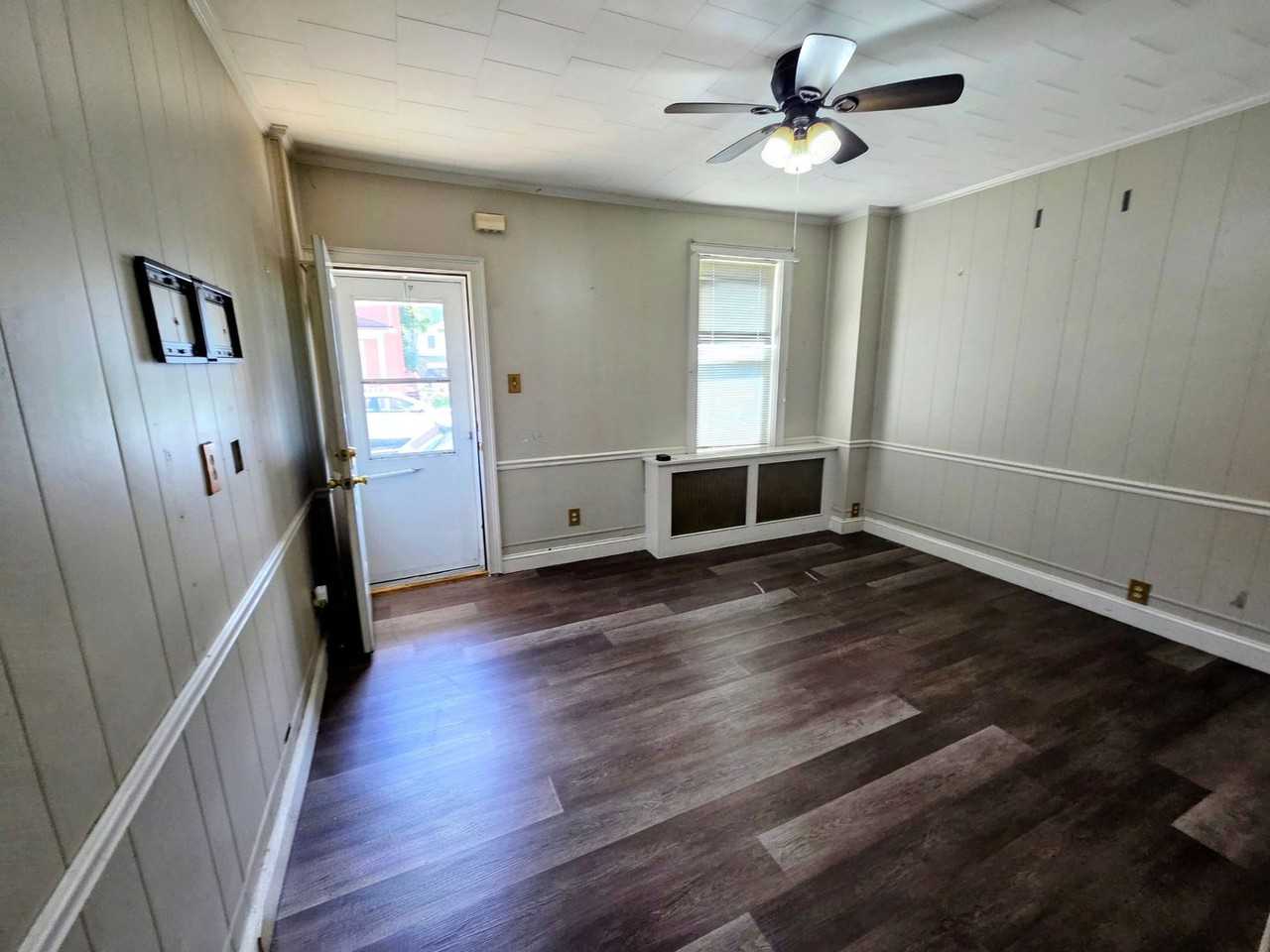 1005 Seneca St - Photo 3 of 24
